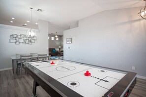 Spielezimmer