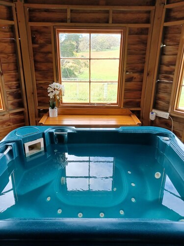 Nowhere Else Cottage with private spa.
Unique farm stay.  