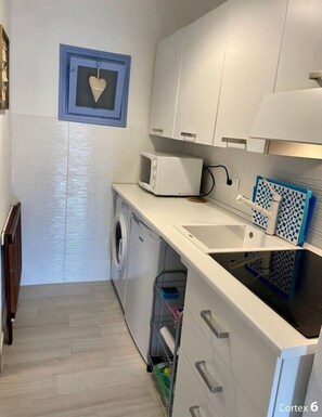 Fridge, microwave