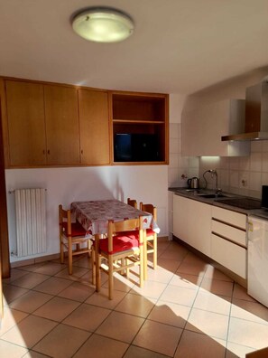 Dining - Two-room apartment in the heart of Valmalenco within walking distance of ski lifts (Chiesa In Valmalenco)