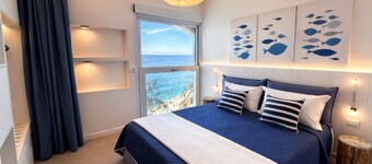 "CASA POMONTE" ON THE SEA with PRIVATE PARKING SPACE.
