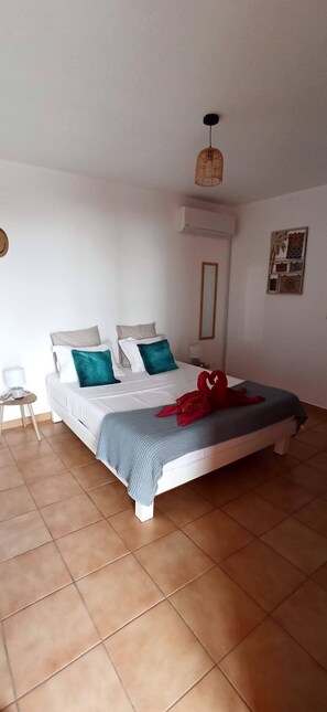 5 chambres, fer et planche à repasser, lit parapluie, Wi-Fi gratuit