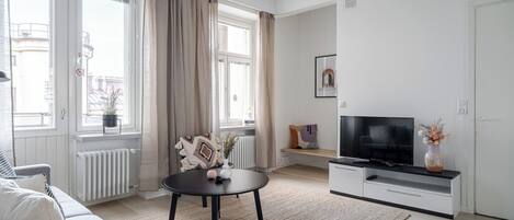 Premium Apartment | Living area | 40-inch flat-screen TV with cable channels, TV