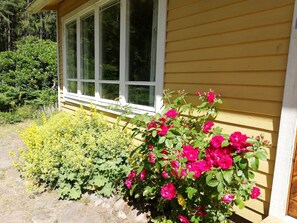 Exterior detail - 3 bedroom house by forest and lake (Vittsjö)