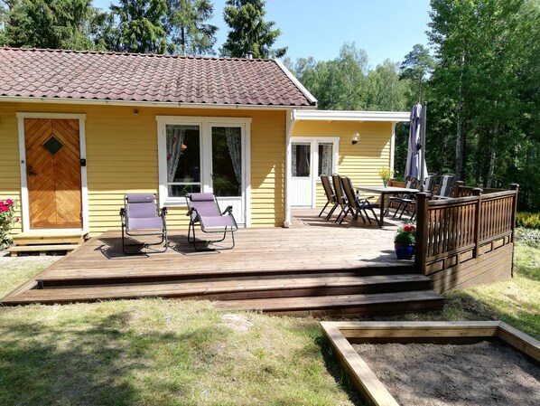 Terrace/patio - 3 bedroom house by forest and lake (Vittsjö)