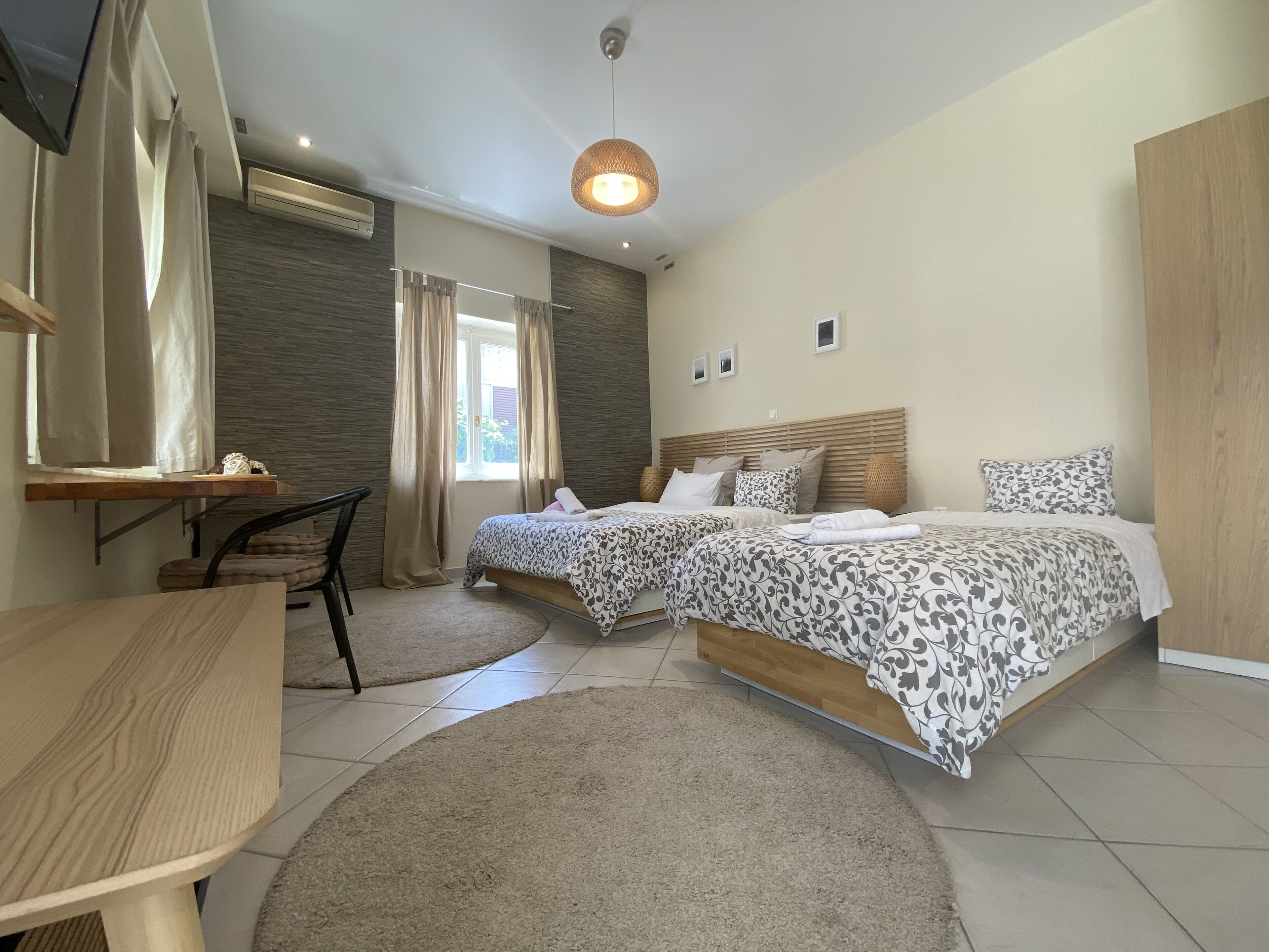 Deluxe Triple Room | Iron/ironing board, free cribs/infant beds, free WiFi, bed sheets