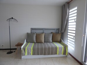 2 bedrooms, iron/ironing board, free WiFi, bed sheets - The softness of the lagoon (L'Ermitage-Les-Bains)
