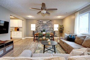 TV - Calm and cozy WV home conveniently located. (Teays Valley)