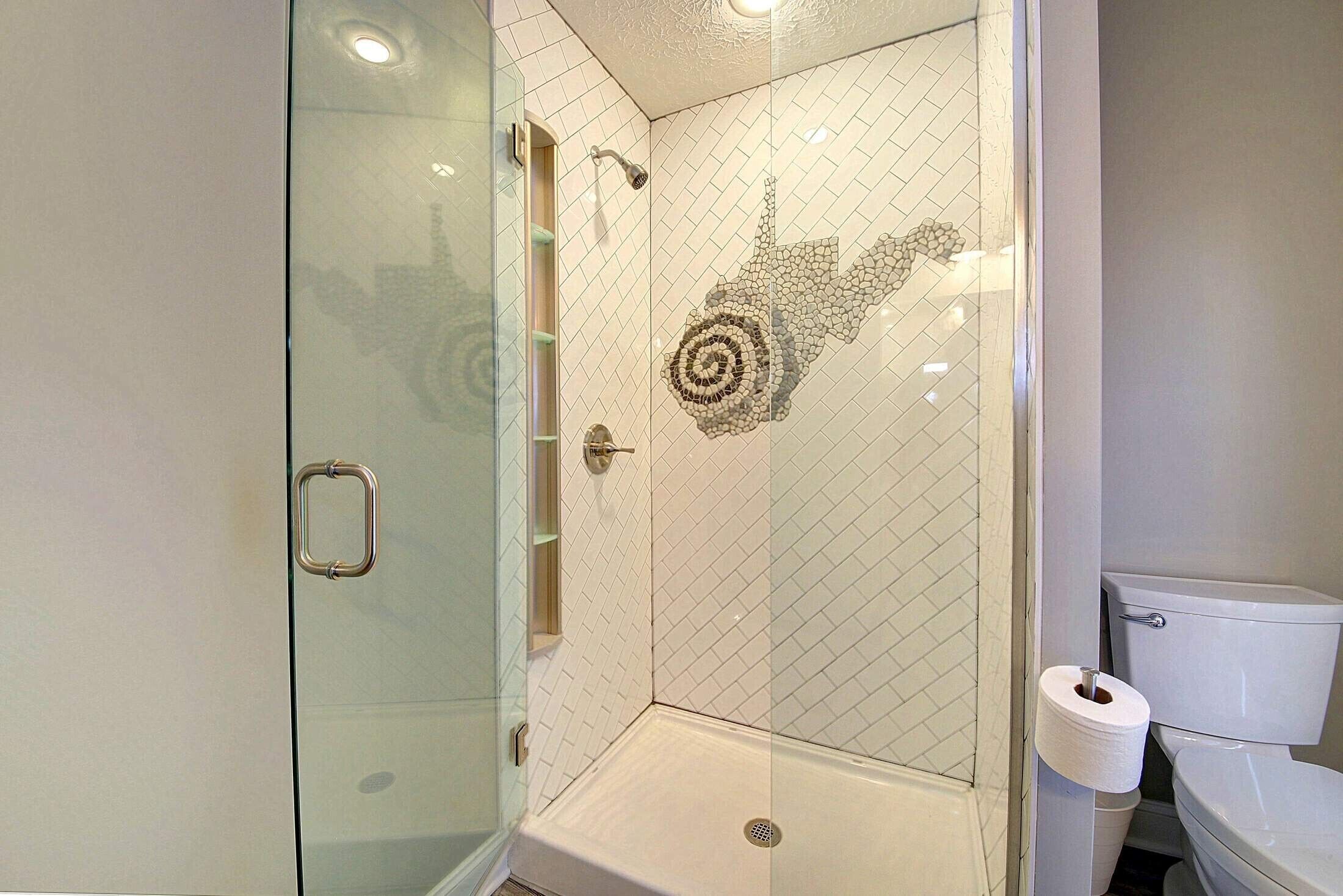 Combined shower/bathtub, towels, shampoo, toilet paper