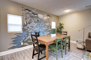 Dining - Calm and cozy WV home conveniently located. (Teays Valley)
