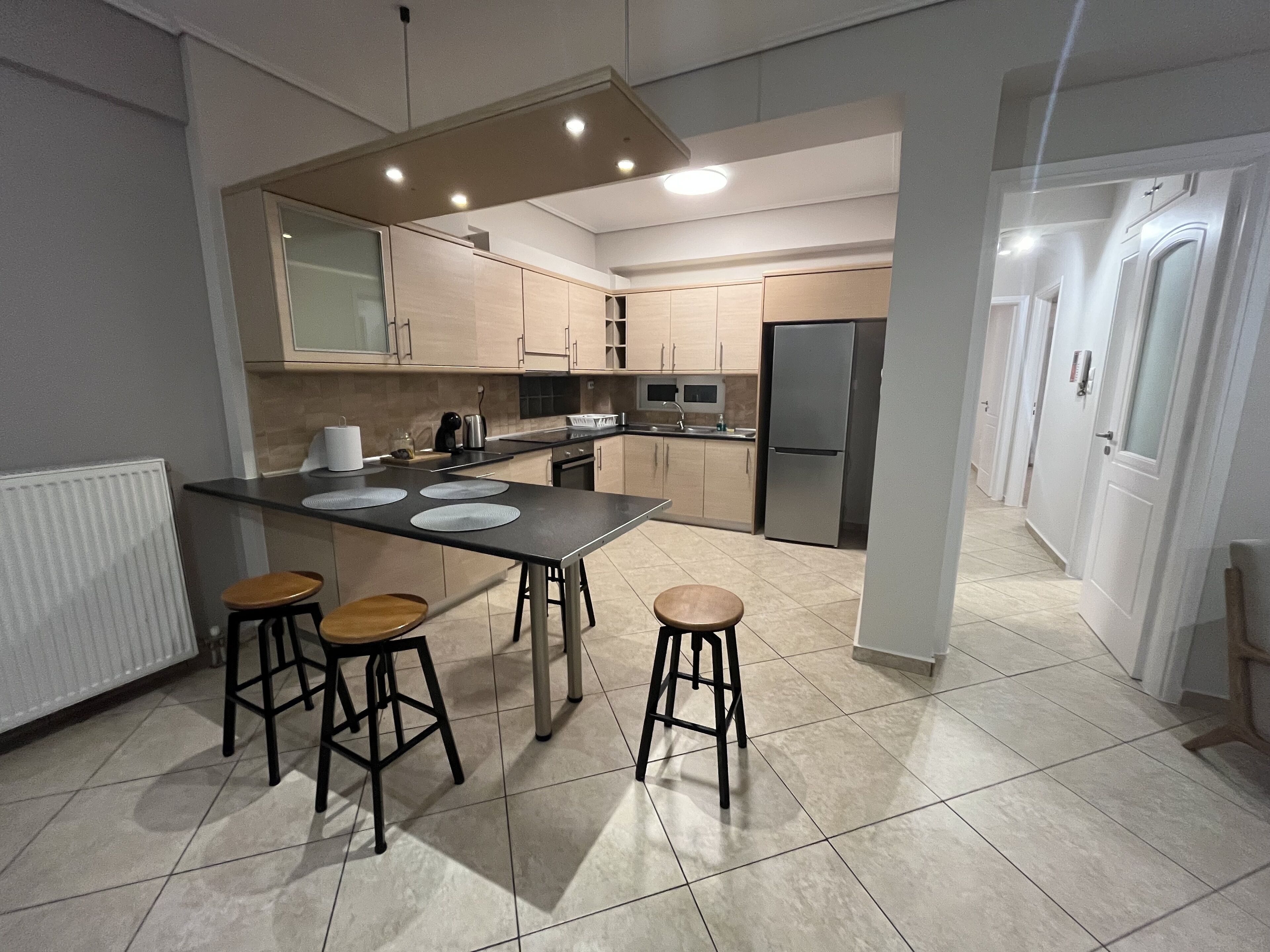 Apartament superior, 2 dormitoris, balcó | Cuina privada | Frigorífic gran, cafetera exprés i cafetera i tetera 