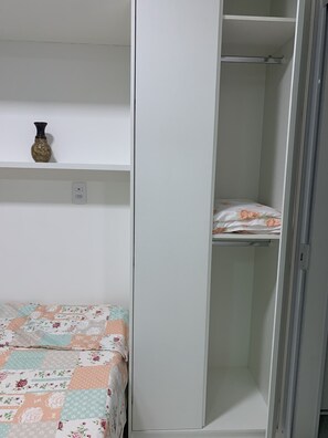 1 sovrum, skrivbord, strykjärn/strykbräda och gratis wi-fi