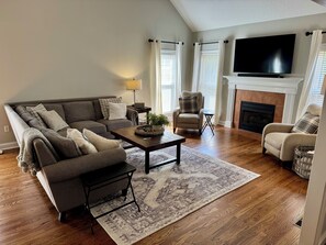 Smart TV, fireplace