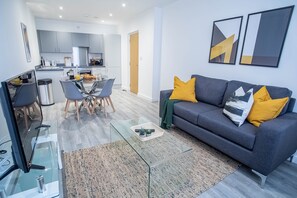 高级公寓, 2 张双人床 | 客厅 | 电视