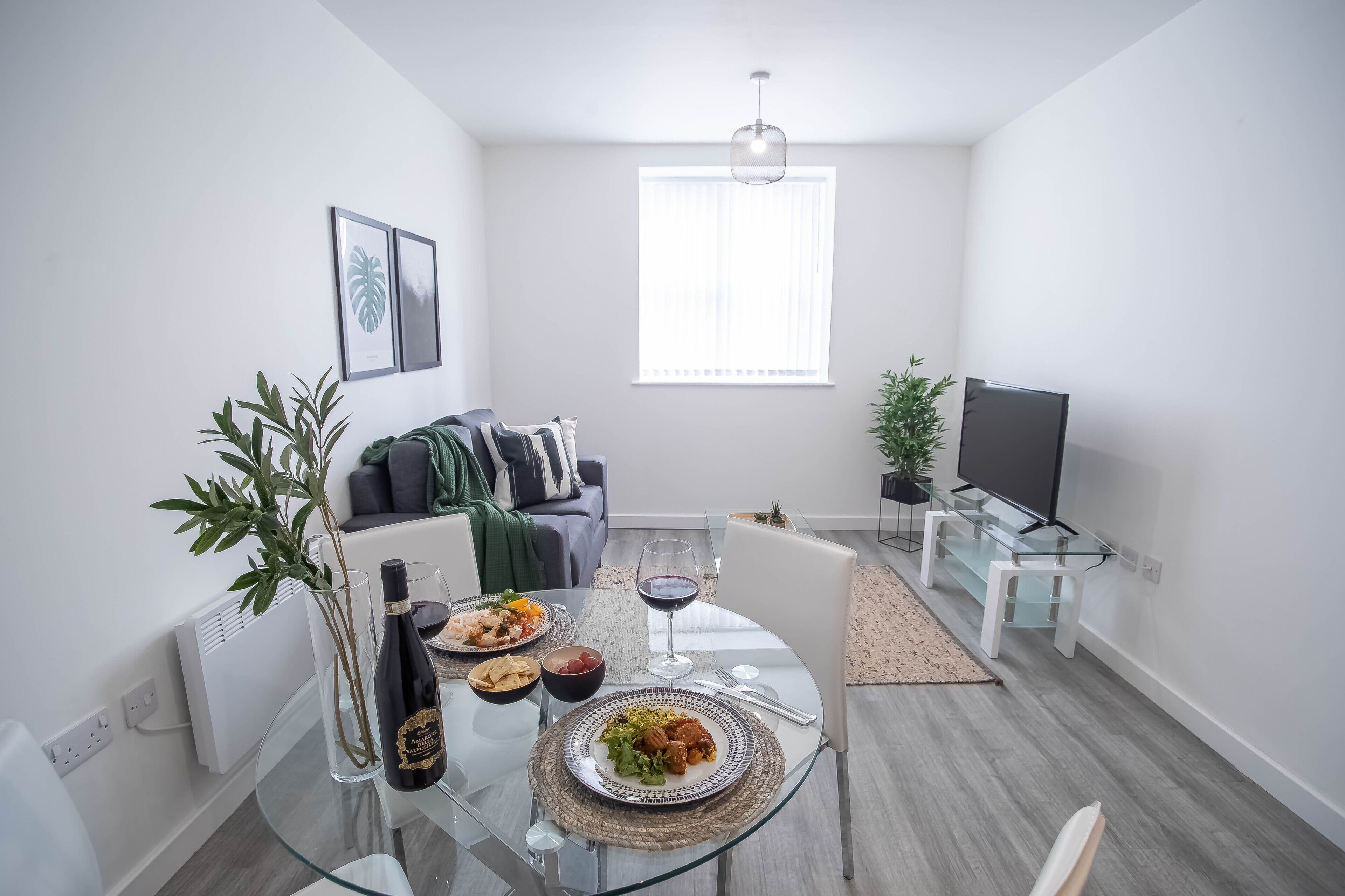 Grand Apartment, 1 Double Bed | Living area | TV