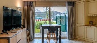 Au bord du lac d'Annecy, appartement tout confort avec terrasse et plage privée
