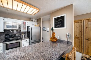 Fridge, microwave, stovetop, dishwasher