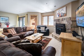 TV, caminetto, lettore DVD