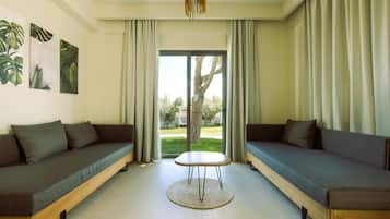 Suite, 1 Bedroom, Private Pool | Living area