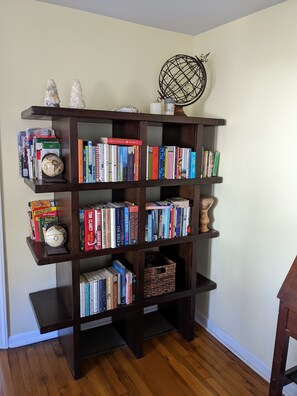 Interior - Cozy cottage with backyard firepit (Asheville)