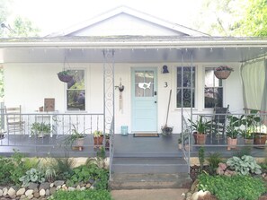 Exterior - Cozy cottage with backyard firepit (Asheville)
