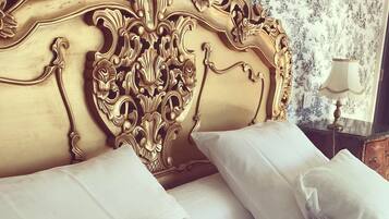 7 多间卧室、客房内保险箱、办公桌、熨斗/熨衣板