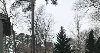 7 Minutes from Downtown Raleigh, Great for Kids.