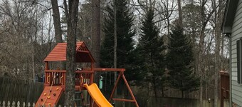7 Minutes from Downtown Raleigh, Great for Kids.
