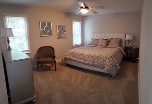 4 bedrooms, desk, travel cot, free WiFi