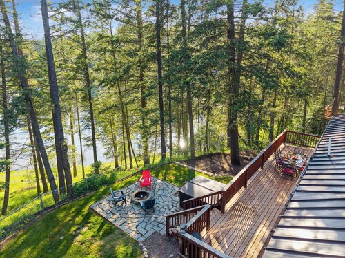 Family friendly house in Many Lakes with Hot Tub