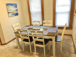 Dining - South Wind, walk to the beach, zoo, & more! (Michigan City)