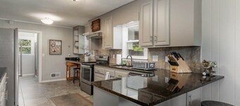 Comfy Ranch, Walk to Campus