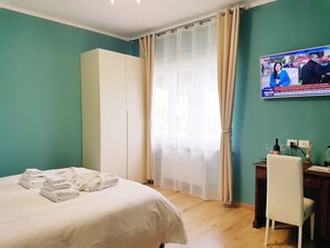 Deluxe Double Room, 1 King Bed, Garden View - Villa Bellavista (Alba)