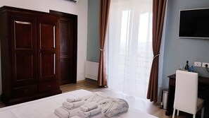 Deluxe Double Room, Balcony, Mountain View - Villa Bellavista (Alba)