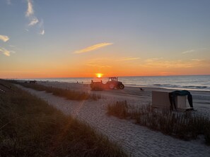Beach nearby, sun-loungers, beach towels