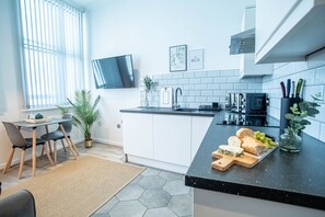 Leilighet – royal, 1 kingsize-seng med sovesofa | Eget kjøkken | Kjøleskap, mikrobølgeovn, ovn og kokeplater