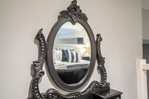 Grand Apartment, 2 Bedrooms | Individually decorated, individually furnished, desk, laptop workspace - Union Bank Apartments (Liverpool)