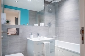 Free toiletries, hair dryer, towels, soap - Union Bank Apartments (Liverpool)
