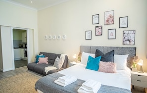 Studiosuite, 1 dobbeltseng, badekar | Individuelt dekorert, individuelt innredet og skrivebord