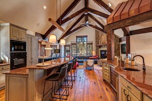Open plan kitchen and great room - True ski in/out Breckenridge, luxury home, hot tub, great room, locally managed (Breckenridge)