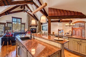 Interior - Rare ski in / ski out Breckenridge luxury retreat, great room, wkspace, hot tub (Breckenridge)