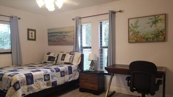3 Schlafzimmer, Schreibtisch, Bügeleisen/Bügelbrett, Reisekinderbett