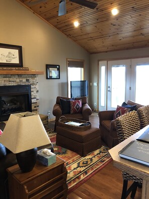 Smart TV, fireplace, DVD player