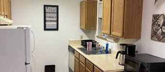 Basics 90’s Condo 900 Moses Lake Downtown