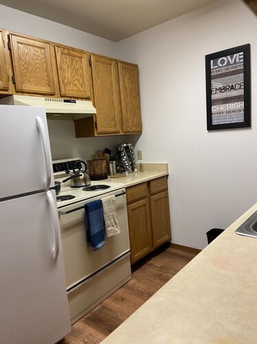 Basics 90’s Condo 900 Moses Lake Downtown