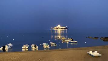 Una spiaggia nelle vicinanze