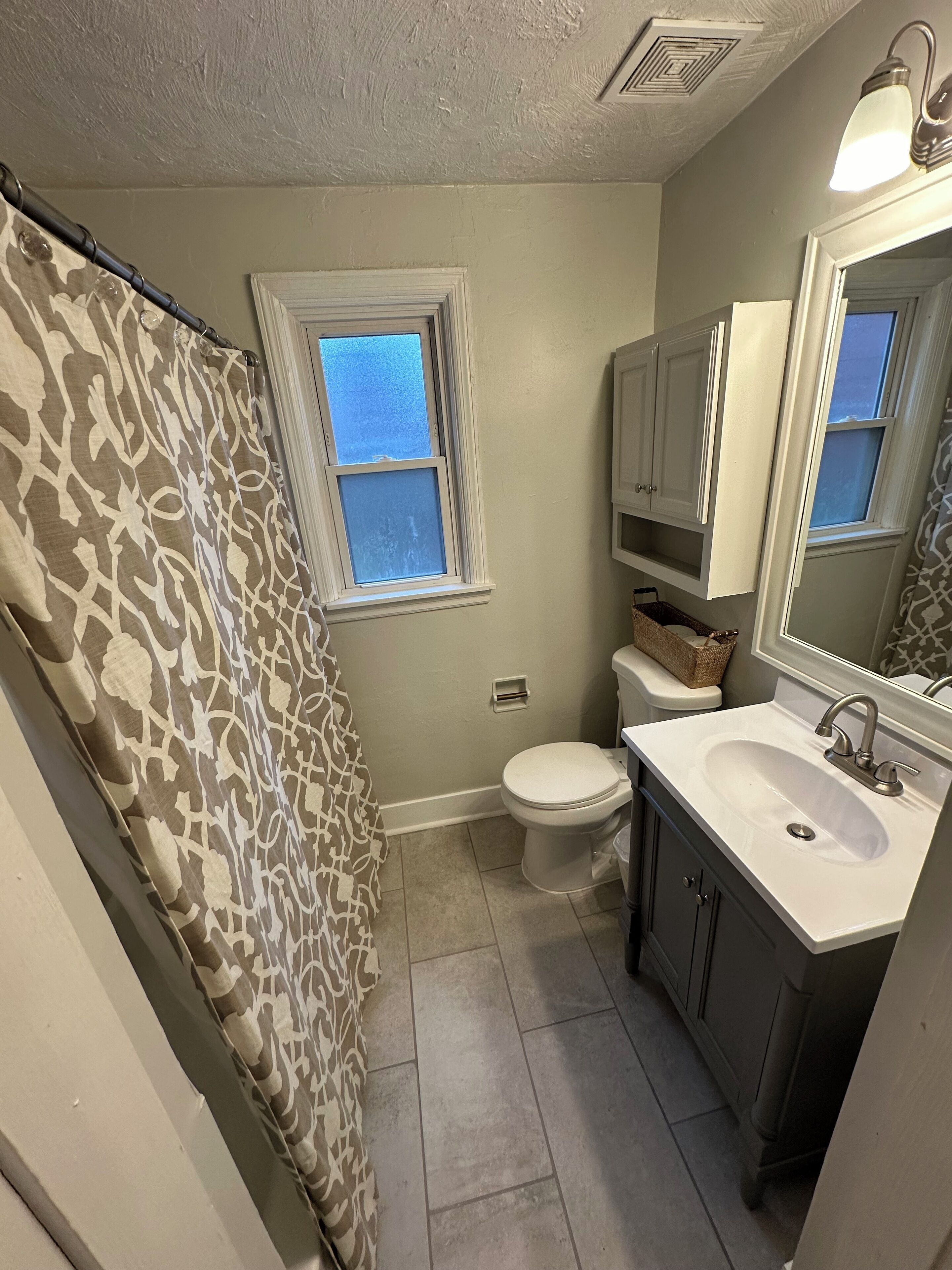 Combined shower/tub, hair dryer, towels, soap