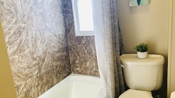 Ensemble douche/baignoire, serviettes fournies