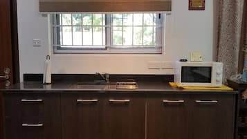 Fridge, microwave, stovetop, electric kettle