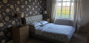 5 Schlafzimmer, Bügeleisen/Bügelbrett, Reisekinderbett, kostenloses WLAN